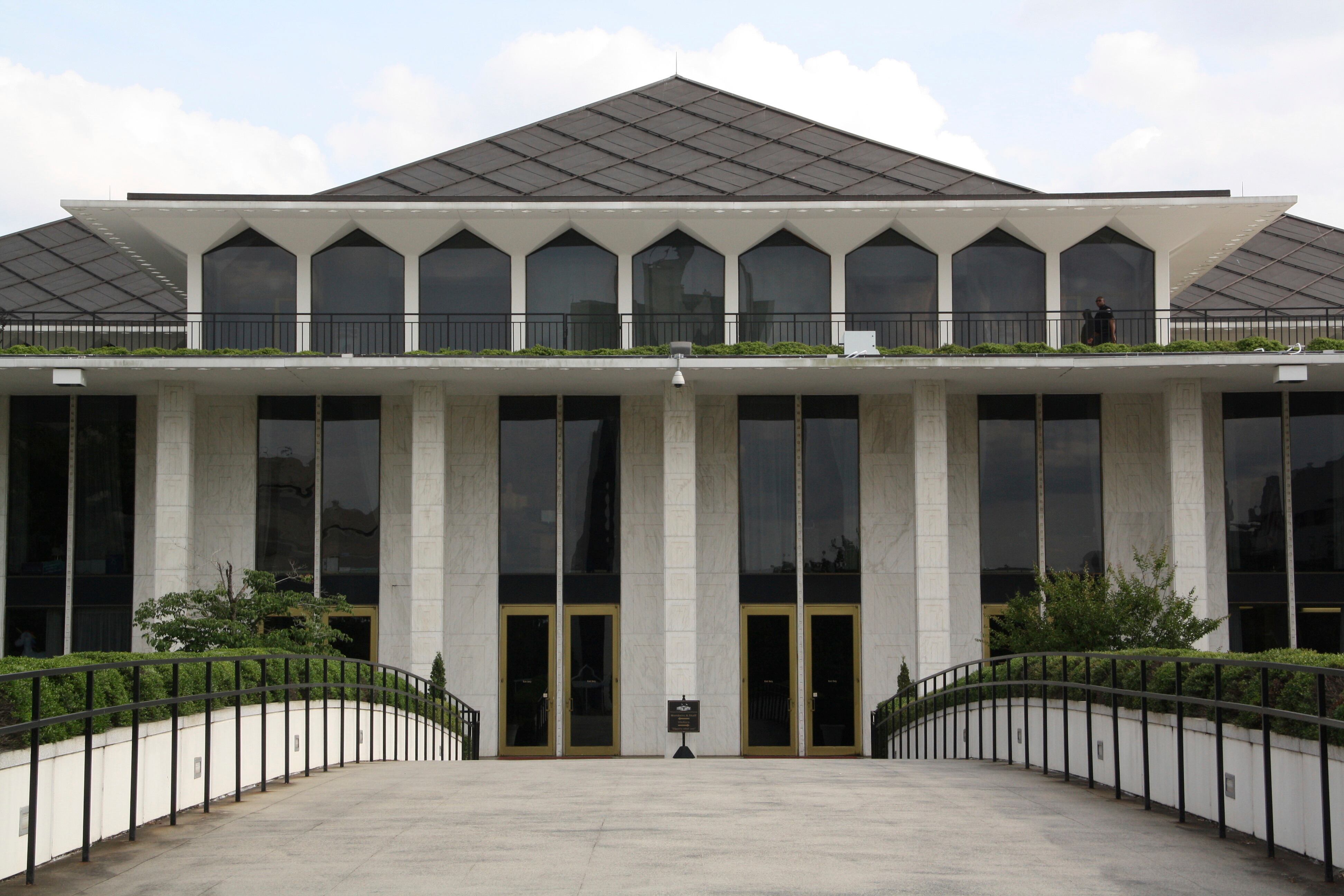 North Carolina Lawmakers Convene Special Session to Consider Gas Tax Suspension