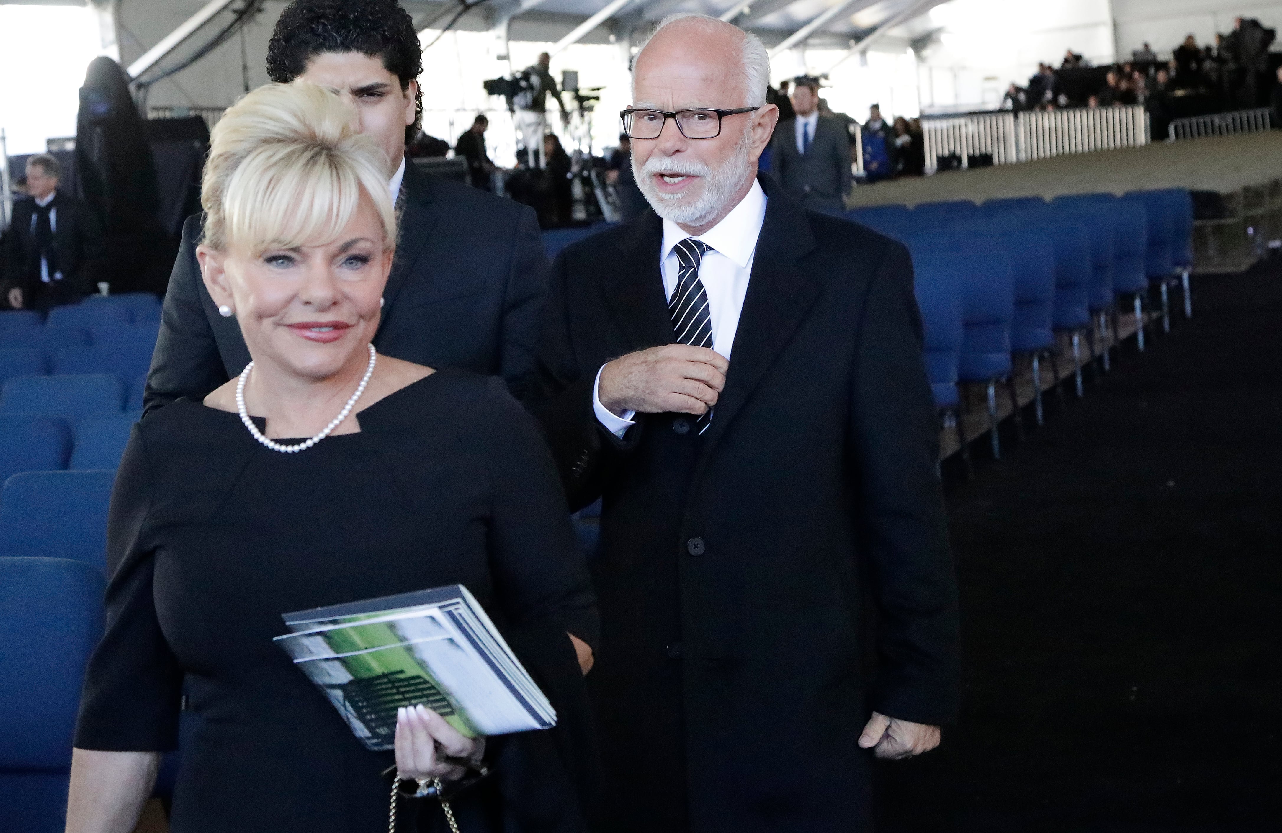 Televangelist Jim Bakker, Founder of Praise the Lord Club, Dies at 86