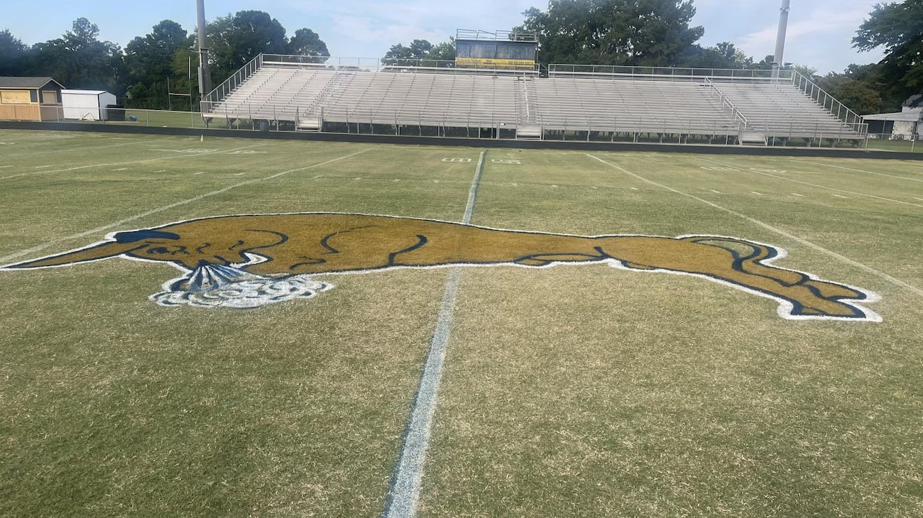 3 high school football players killed in North Carolina car crash