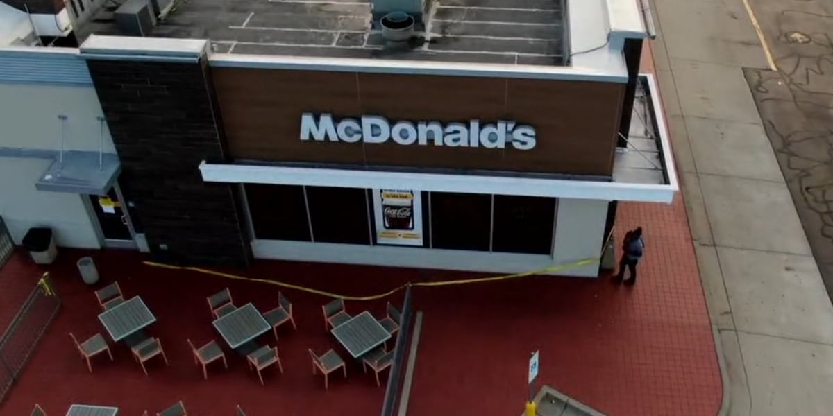 Firefighter hospitalized after McDonald’s restaurant catches fire in South Carolina Firefighter hospitalized after McDonald’s restaurant catches fire in South Carolina