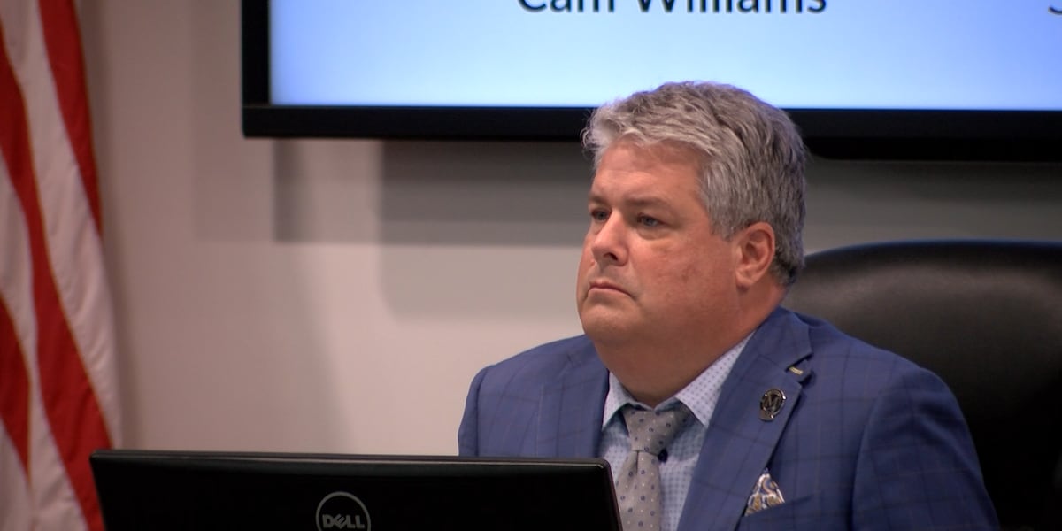 Mooresville mayor announces resignation following mounting pressure from town commissioners