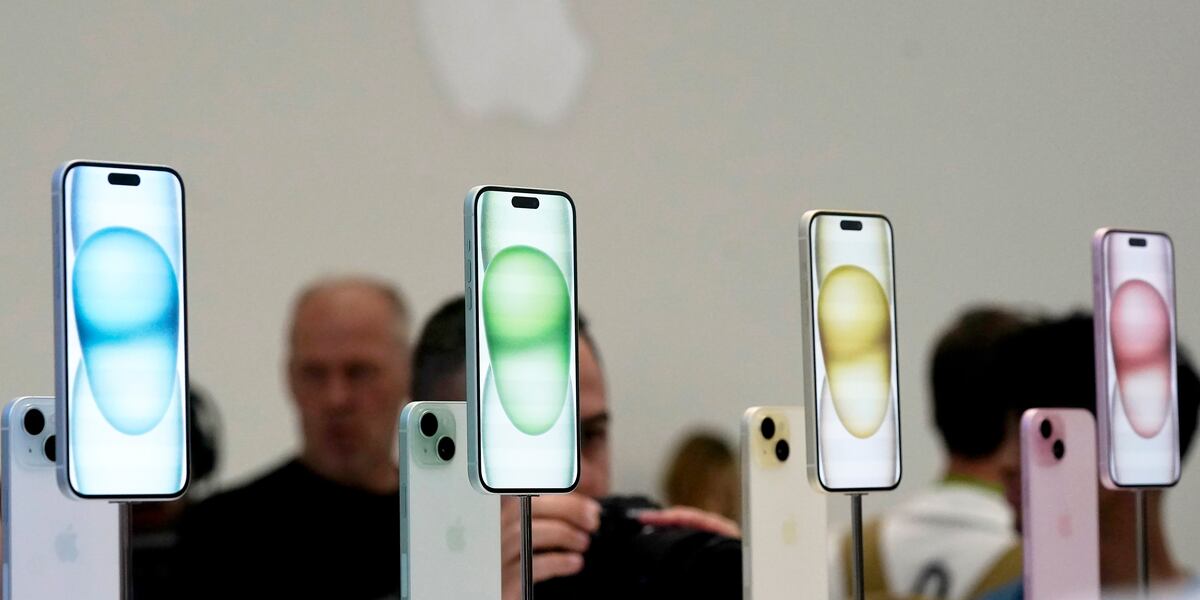 Apple says it will fix software problems blamed for making iPhone 15 ...