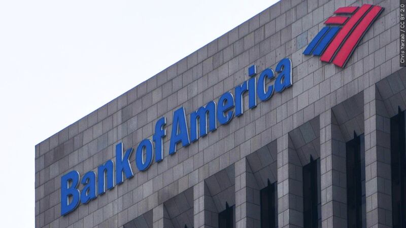 Bank of America customers are reporting outages.