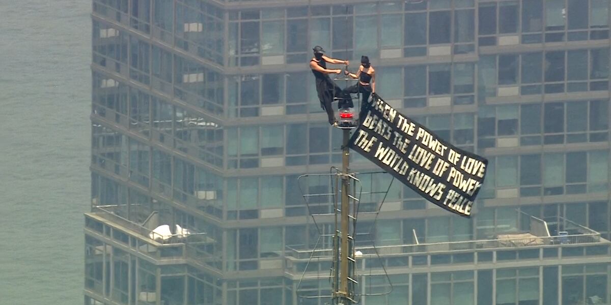 R Point Building 2 protesters climb to the top of Empire State Building, appear to get ...
