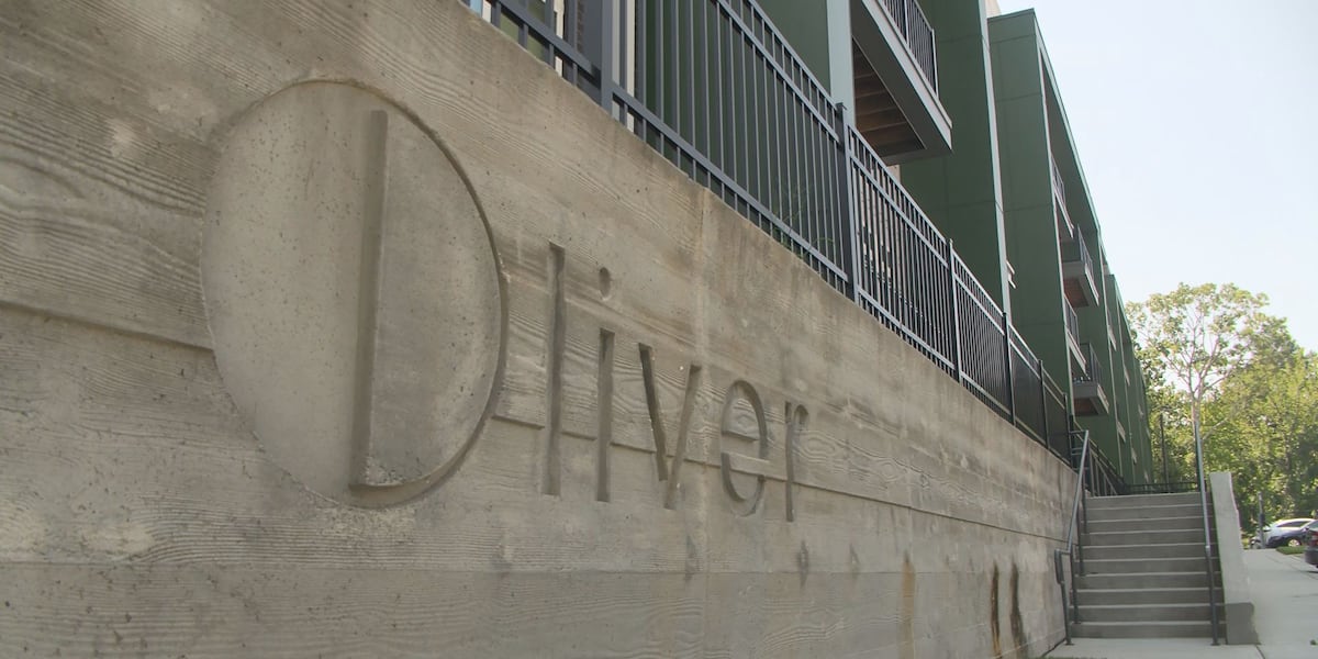 Charlotte apartment residents say they've been without property management team for weeks