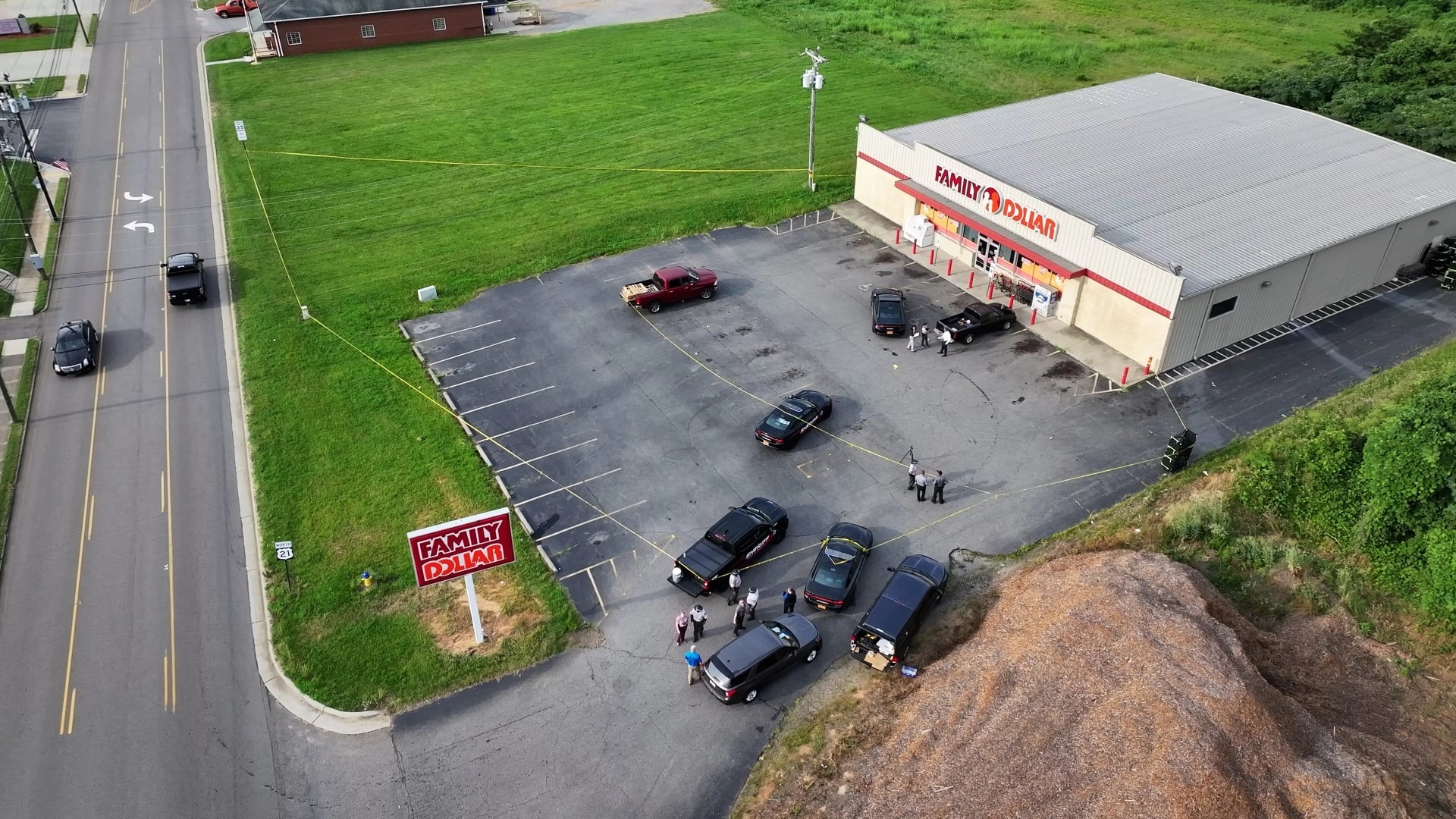 Deputies identify man shot while wielding knife, allegedly trying to enter Harmony Family Dollar